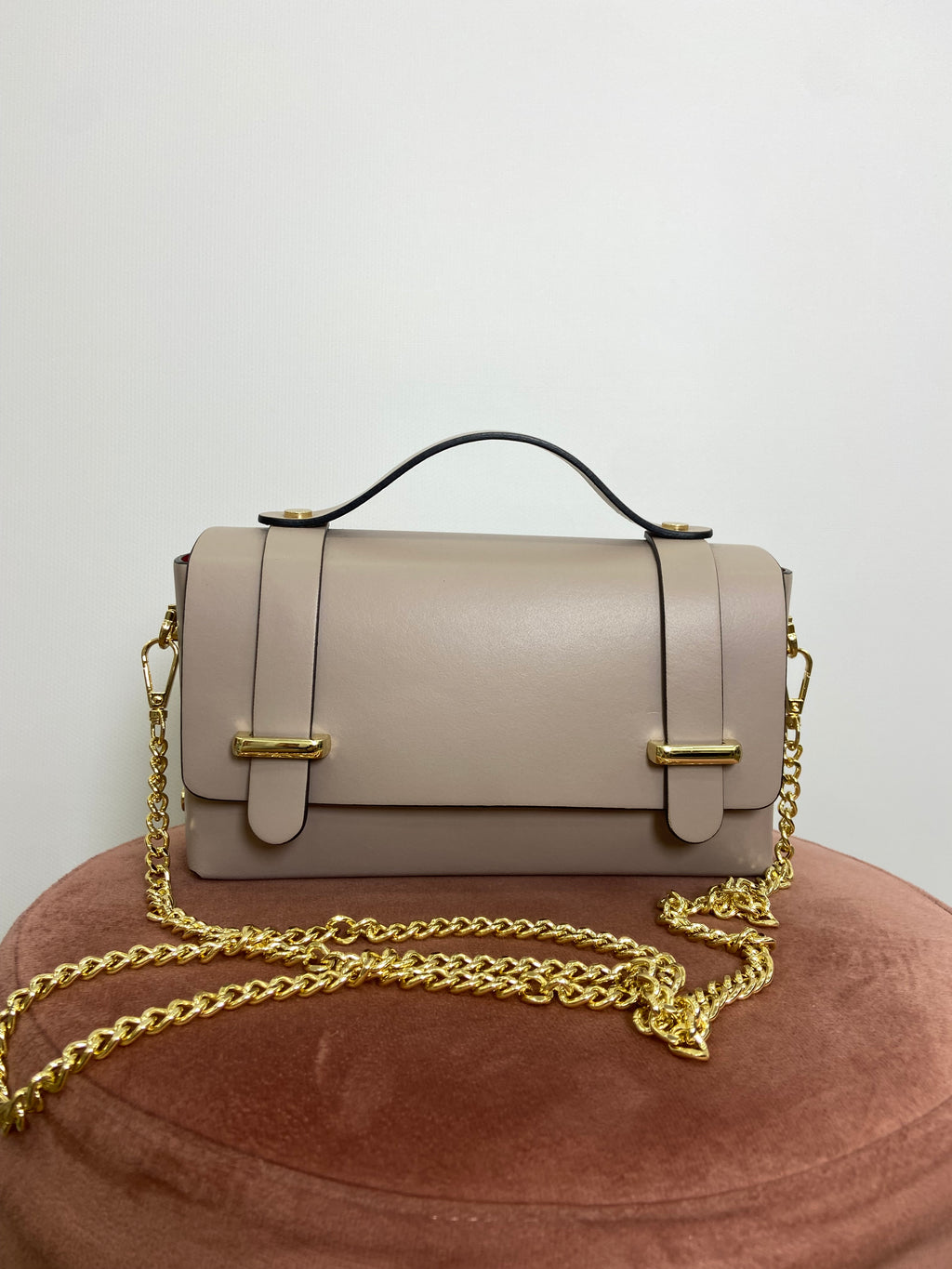 Borsa in pelle vera con catena d’oro