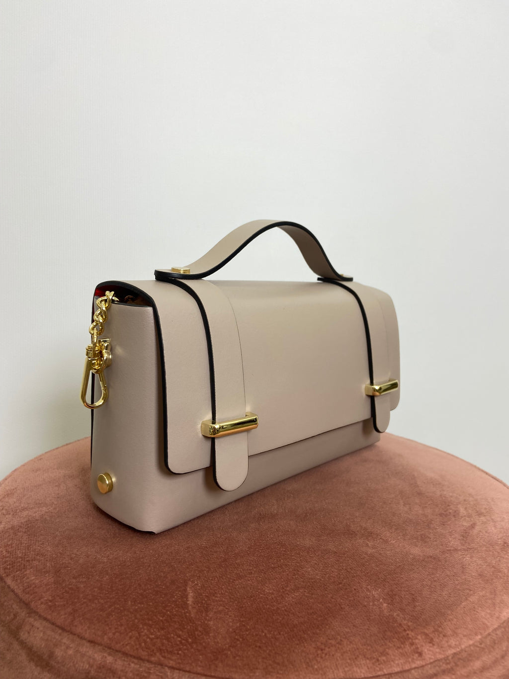 Borsa in pelle vera con catena d’oro