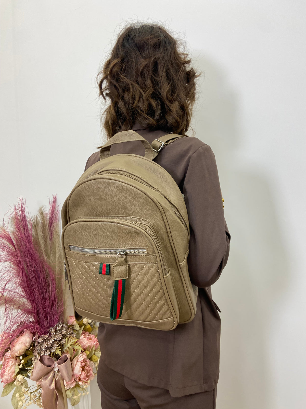 Zaino in ecopelle a 3 scomparti.